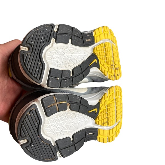 Nike Revolution Grey/Yellow Running Shoes. Size 8 (EU 41) - Picture 7 of 12